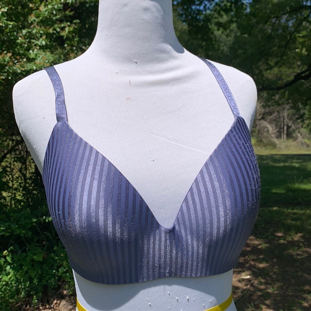 Victoria’s Secret 36C T-shirt Lightly Lined Wireless Bra Shiny Striped Comfy